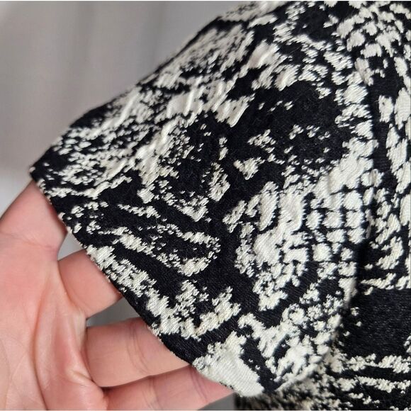 Bebe Womens Size XS Black White Peplum Dress Cap Sleeves Bodycon Fit - Picture 5 of 8